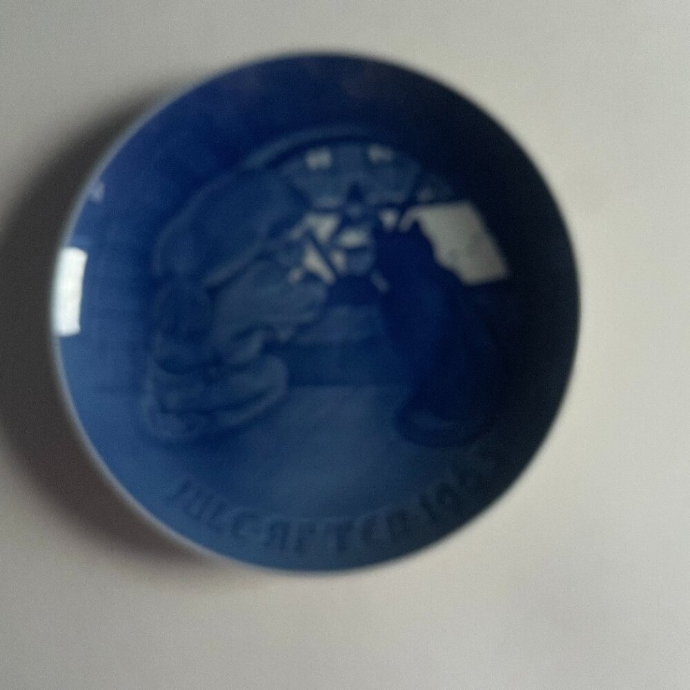 B&G Copenhagen 1963 Christmas Plate, made in Denmark 7" Blue and White